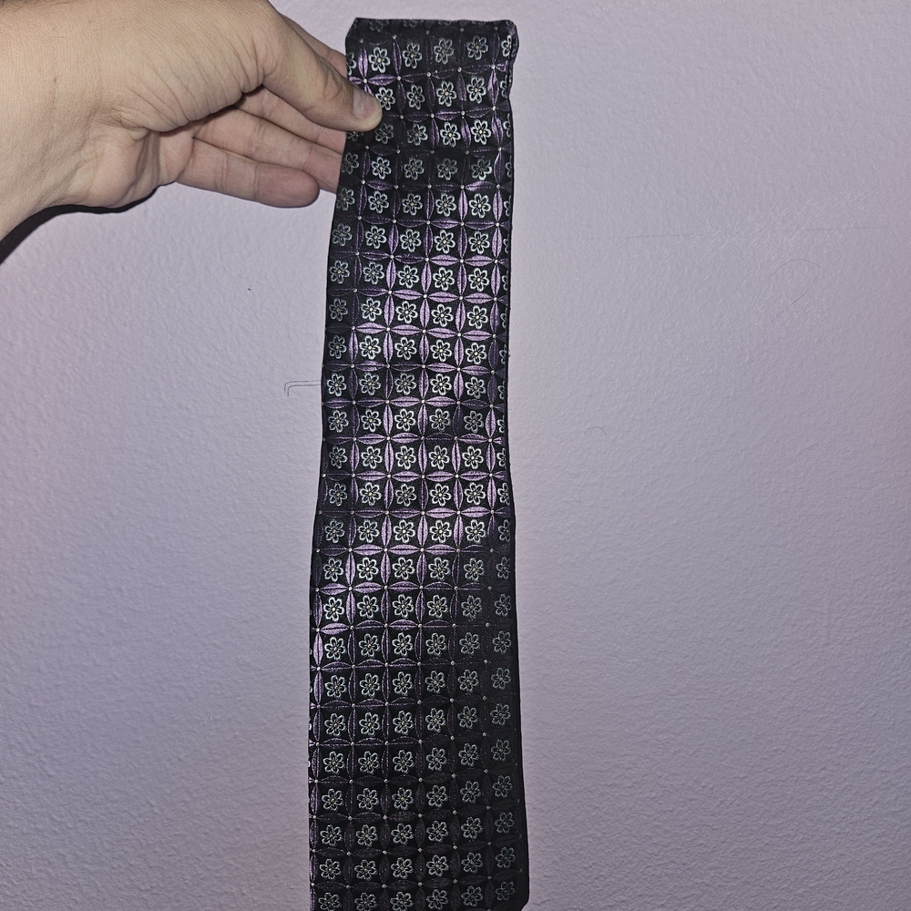 Elegant Black and Silver Patterned Tie
